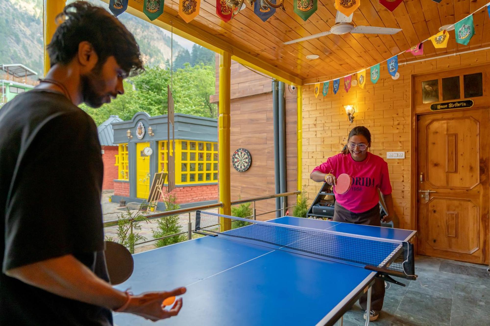 Whoopers Boutique Kasol Vandrehjem Eksteriør billede