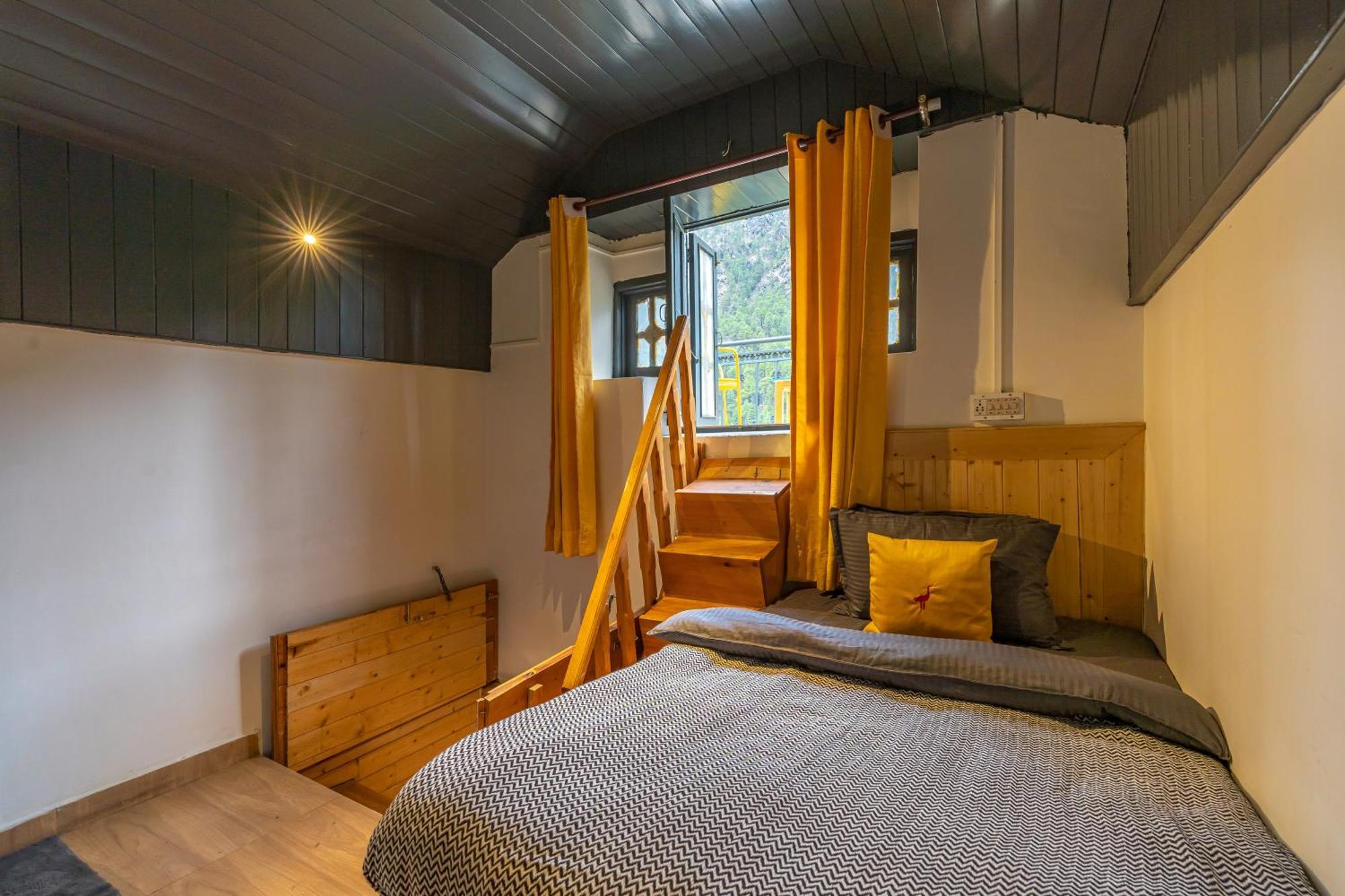 Whoopers Boutique Kasol Vandrehjem Eksteriør billede